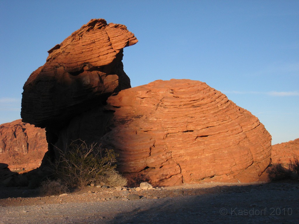 Las Vegas 2010 - Valley of Fire 0991.JPG - The 2010 Las Vegas Fire - Ice and Sweat Tour. Half Marathon, Red Rock Canyon, Mt. Charleston, Casinos, Valley of Fire.... and buffets!